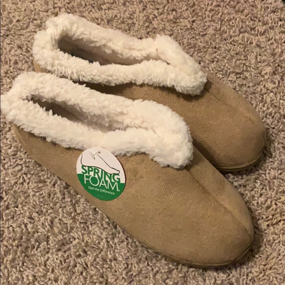 NWT Women’s Slippers